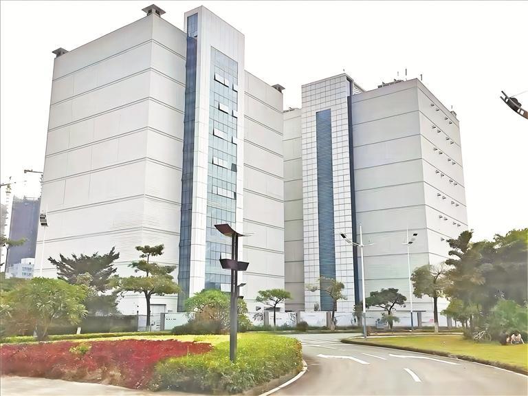 龙华新型工业智算中心点亮仪式