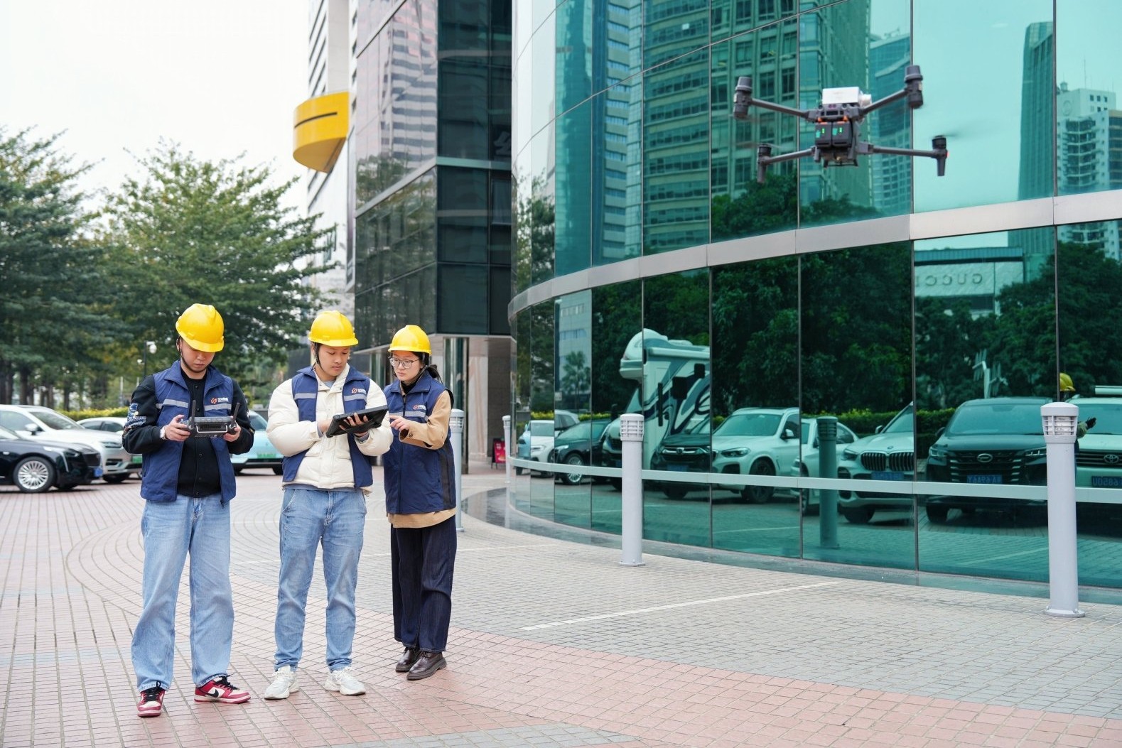 龙华数据公司为地王大厦做“空中CT”，超高层建筑迎来“智慧体检”时代